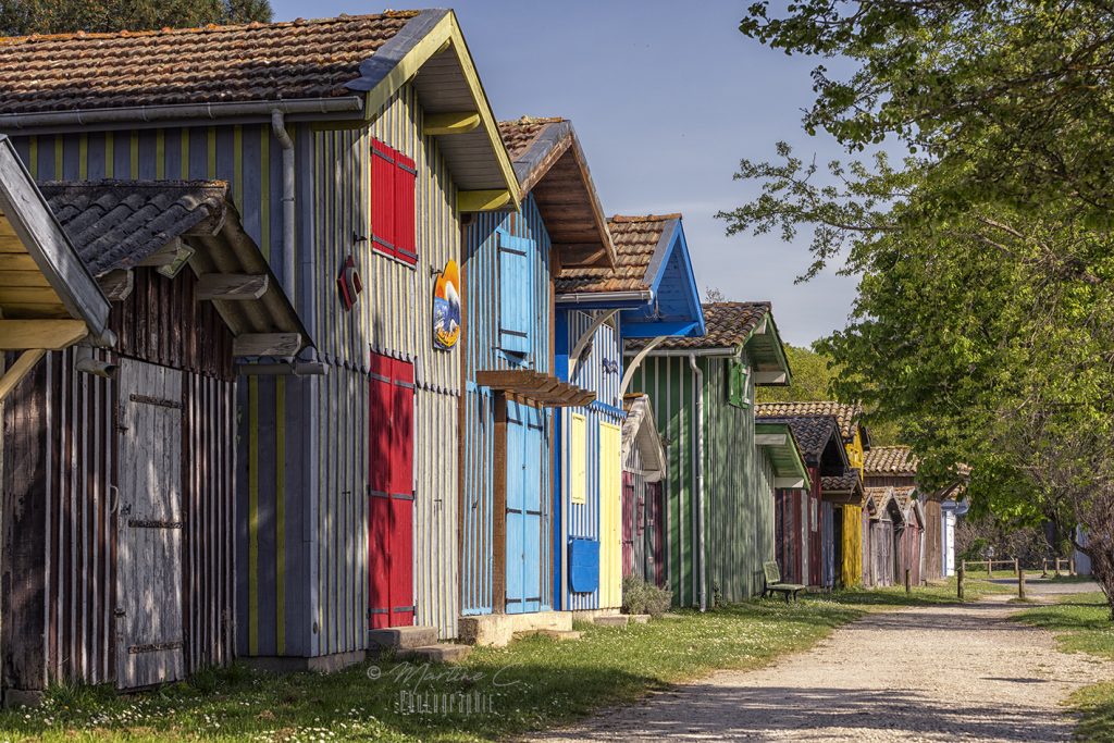 Cabanes en couleur du port de Biganos, Bassin d'Arcachon