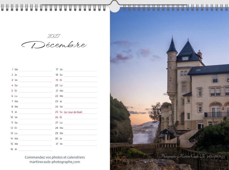 Page de décembre du calendrier 2027 Pays Basque : la villa Belza à Biarritz au coucher du soleil