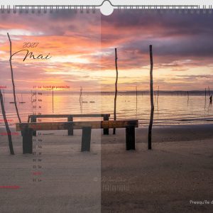 Page de mai du calendrier 2027 Bassin d'Arcachon : lever de soleil sur une plage de la presqu'île du Cap Ferret