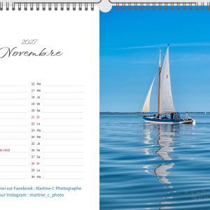 Page de novembre du calendrier 2027 Bassin d'Arcachon : le bac à voile Tante Sophie sur le Bassin