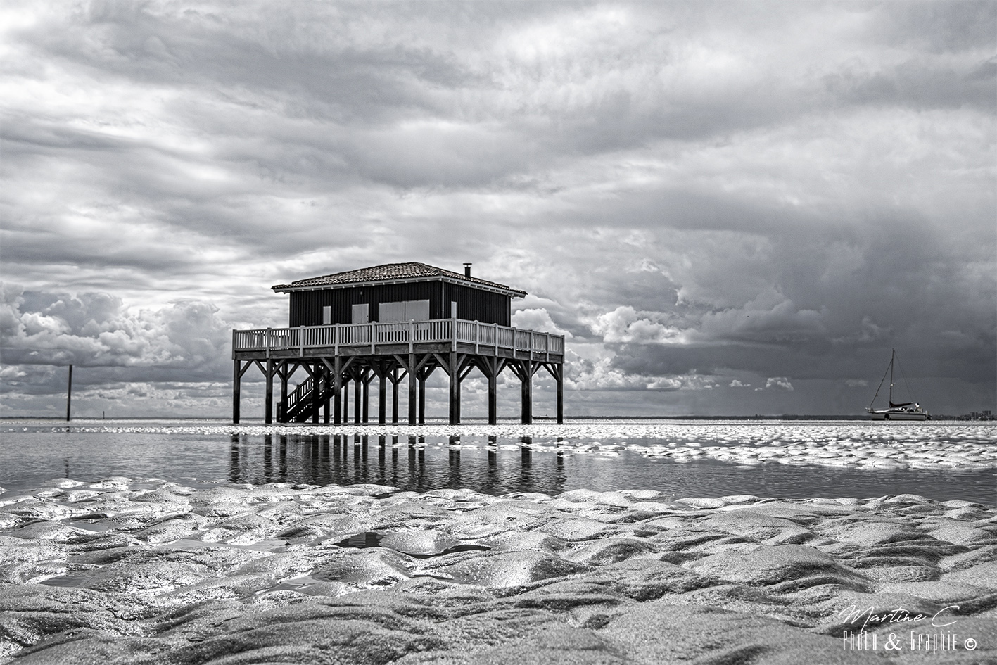Cabane Tchanquée 53 sous un ciel gris, Bassin d'Arcachon