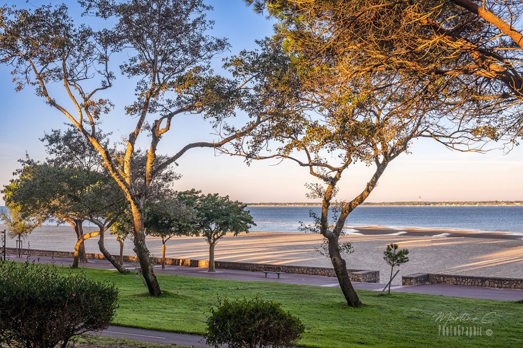 Plage Pereire, Arcachon, phare du Cap Ferret en face