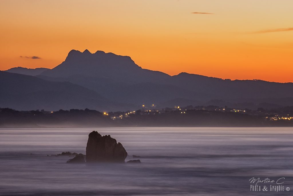Rochers des trois couronnes au coucher du soleil, pose longue, Ilbarritz