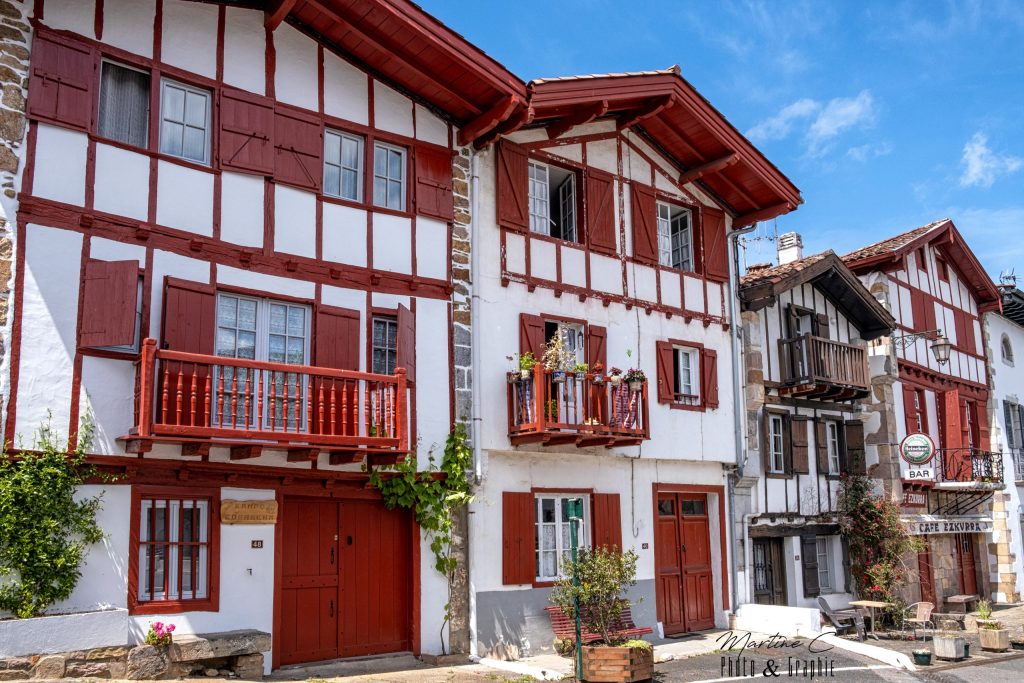 Maison à colombages rouge basque, Ainhoa