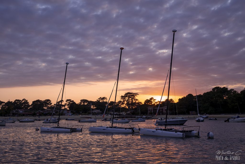 Lever de soleil sur l'eau, plage des Hirondelles, presqu'île du Cap Ferret